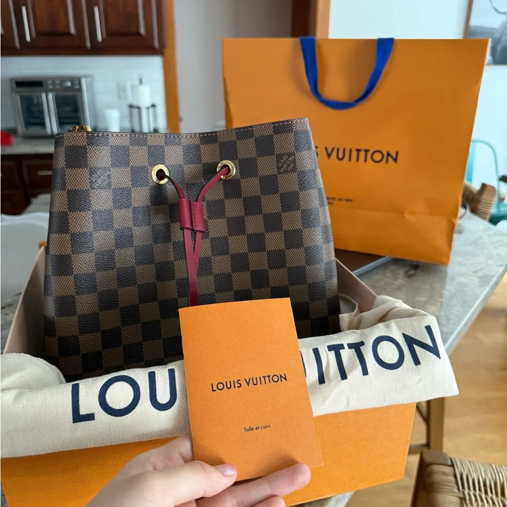 Louis Vuitton Checkered Brown and Burgundy Shoulder Bag - Picture 2 of 4